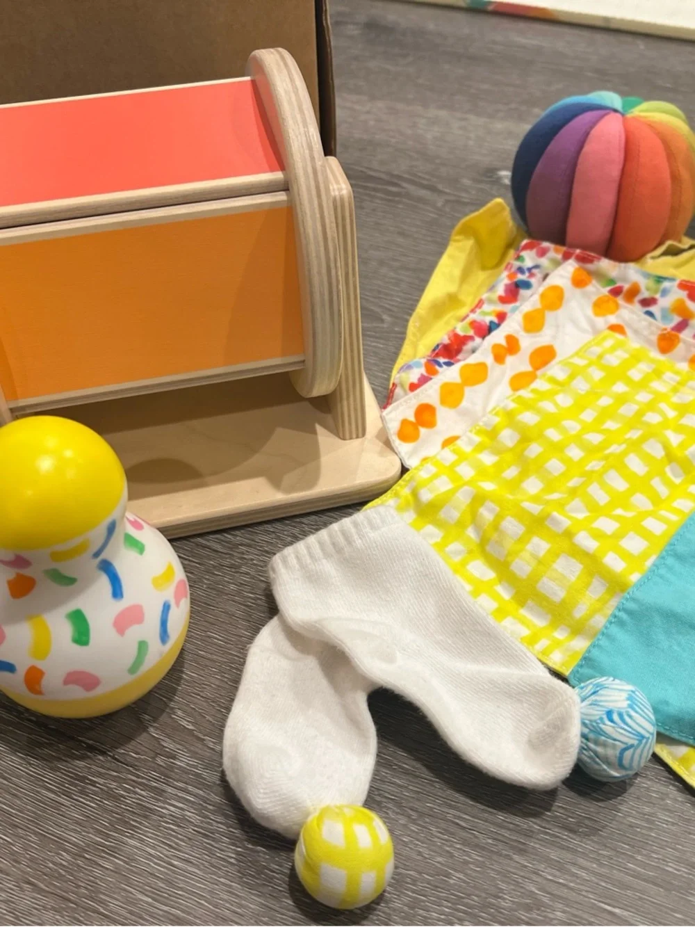 Lovevery Colorful Toddler Sensory Toy Kit - the senser 5-6months - Picture 4 of 6